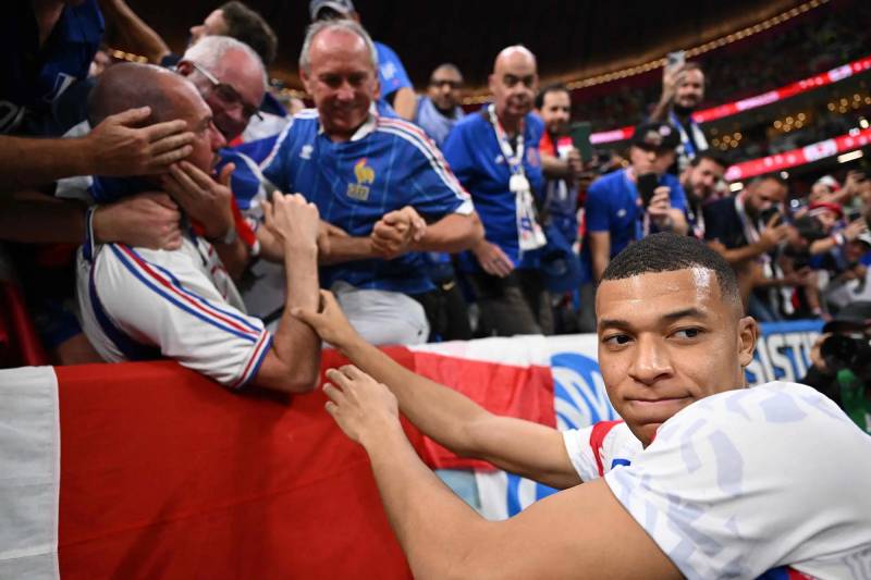 Cầu Thủ Bóng Đá Có Nhiều Fan Nhất Thế Giới Năm 2025 10 Kylian Mbappé – 250 triệu người theo dõi