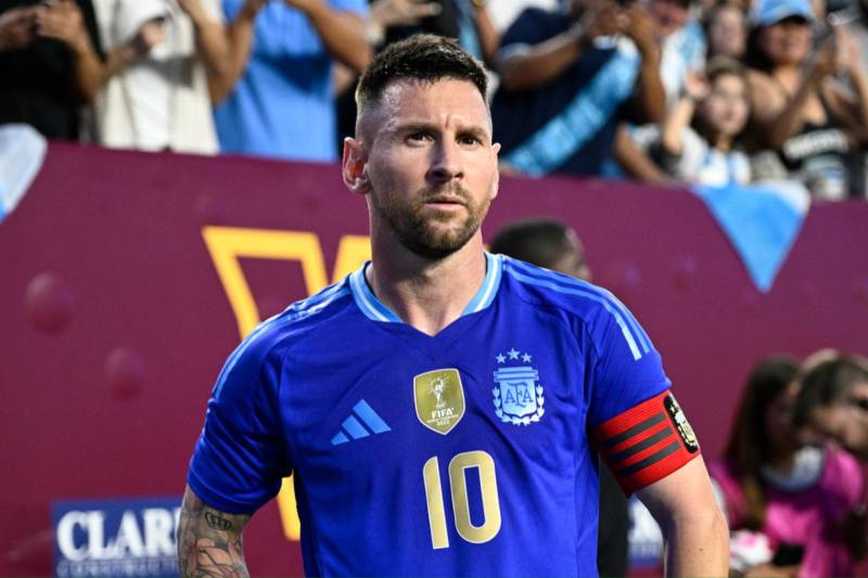 Cầu Thủ Bóng Đá Giàu Nhất Thế Giới Năm 2025: Ai Đang Dẫn Đầu? 9 Lionel Messi – 135 Triệu USD