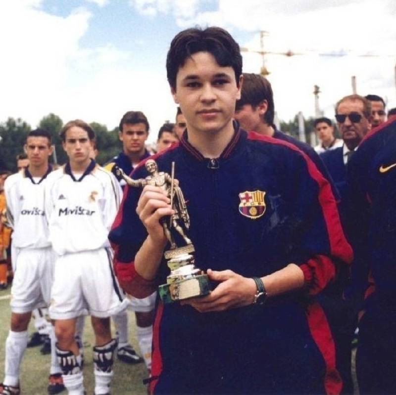 Cầu Thủ Iniesta – Bậc Thầy Kiến Tạo & Biểu Tượng Của Tây Ban Nha 2 Tuoi Tho Xuat Phat Diem